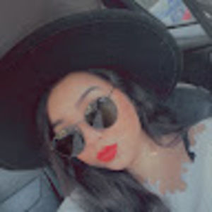 Meet your Posher, Danielle